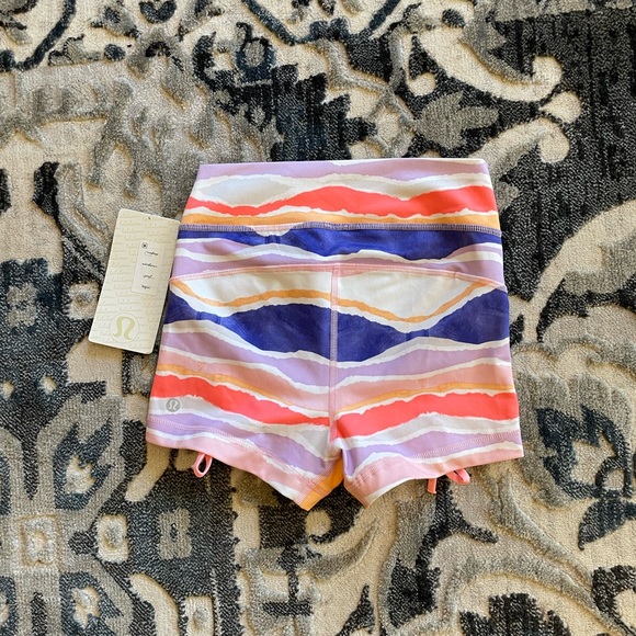 NWT Lululemon Liberty Shorts Bleacher Stripe White Iris Flower - Picture 6 of 9